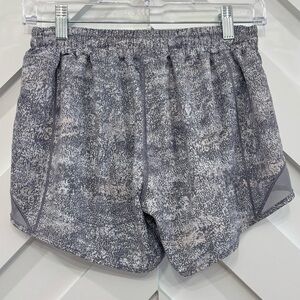 Lululemon Hotty Hot Shorts II In Frozen Vista Alpine White/Arctic Grey 4" Size 6